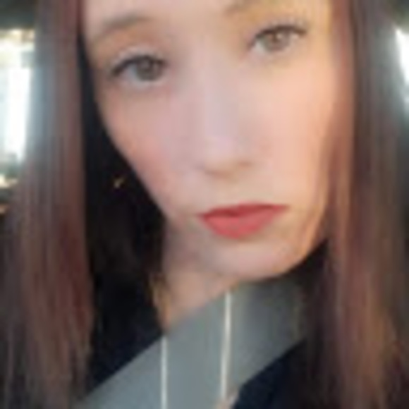 Meet your Posher, Monica - Picture 1 of 3